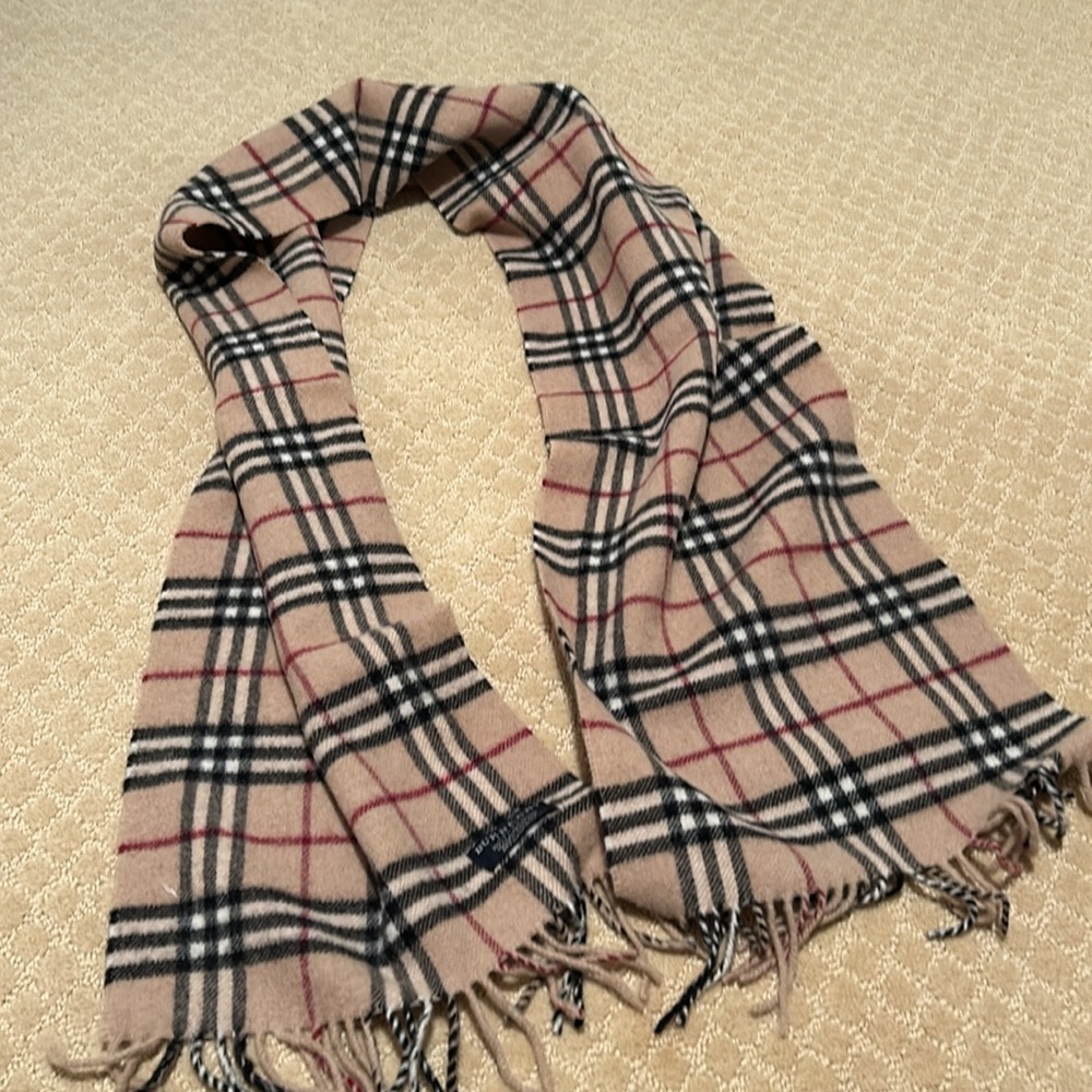 Authentic Burberry Nova check scarf - Picture 3 of 6